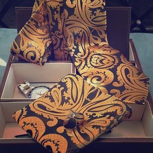 Fancy for that special night tie set